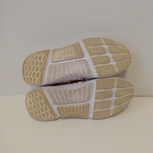 Fabletics Brookside Performance Cream Fabric Lace Up Low Top Sneakers sz 9 - Picture 11 of 11